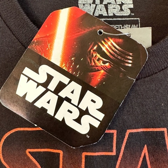 Star Wars Vintage Graphic “The Force Awakens” Black Tee in Sz. L -NWT - Picture 4 of 8